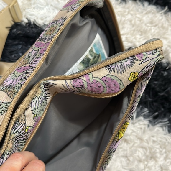 The North Face Berkeley Floral Field Bag, Mineral Purple Cactus - Picture 7 of 10